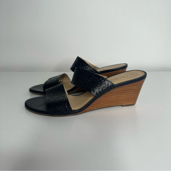 Talbots Wedge Heel Black Leather Sandals w/ Perforation in Leather Sz 8M EUC - Picture 5 of 7